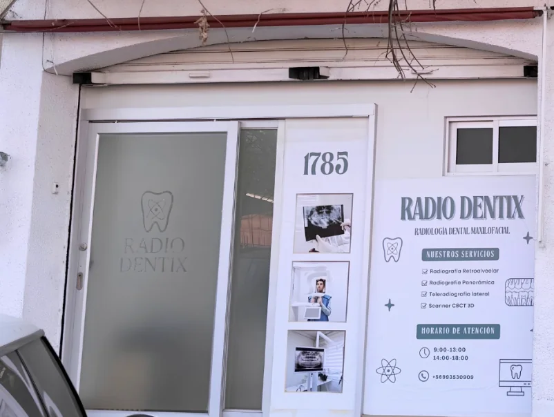 Fachada de Radio Dentix en Profesor Darío Salazar 1785, Cerro Navia